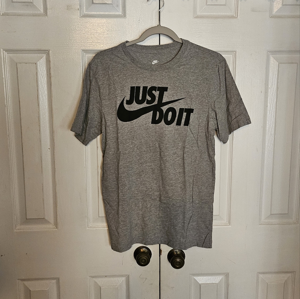 NIKE GRAY "JUST DO IT" T-SHIRT, SIZE SMALL